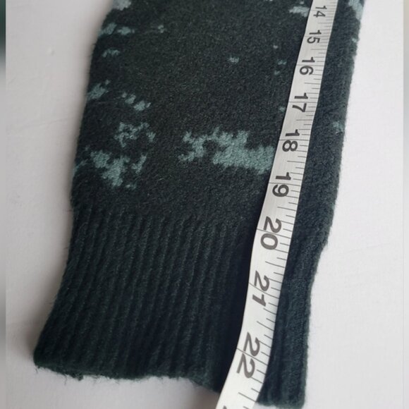 New Abercrombie & Fitch Medium, Soft Sweater Cardigan. - Picture 8 of 9